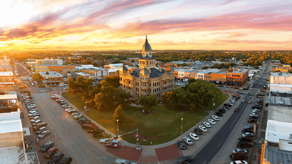 Masker Courthouse Photo